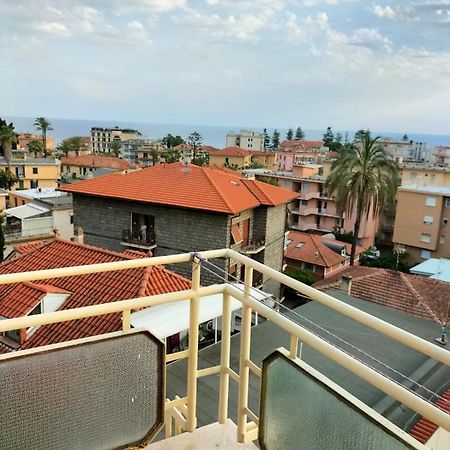 Appartement Attico Con Vista Mozzafiato à Bordighera Extérieur photo