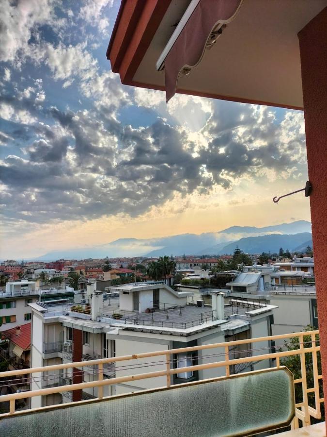 Appartement Attico Con Vista Mozzafiato à Bordighera Extérieur photo